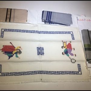 Vintage lot of 4 handkerchiefs and runner